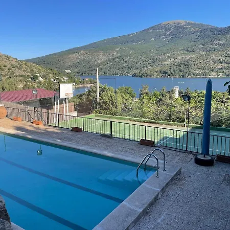 Con Piscina, Jacuzzi Y Basket Junto Al De El Burguillo *