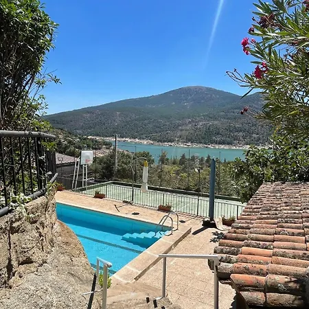 Con Piscina, Jacuzzi Y Basket Junto Al De El Burguillo