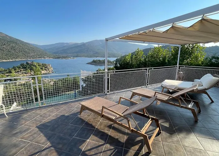 Con Piscina, Jacuzzi Y Basket Junto Al De El Burguillo *