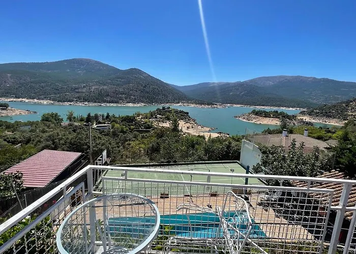 Con Piscina, Jacuzzi Y Basket Junto Al De El Burguillo Вилла